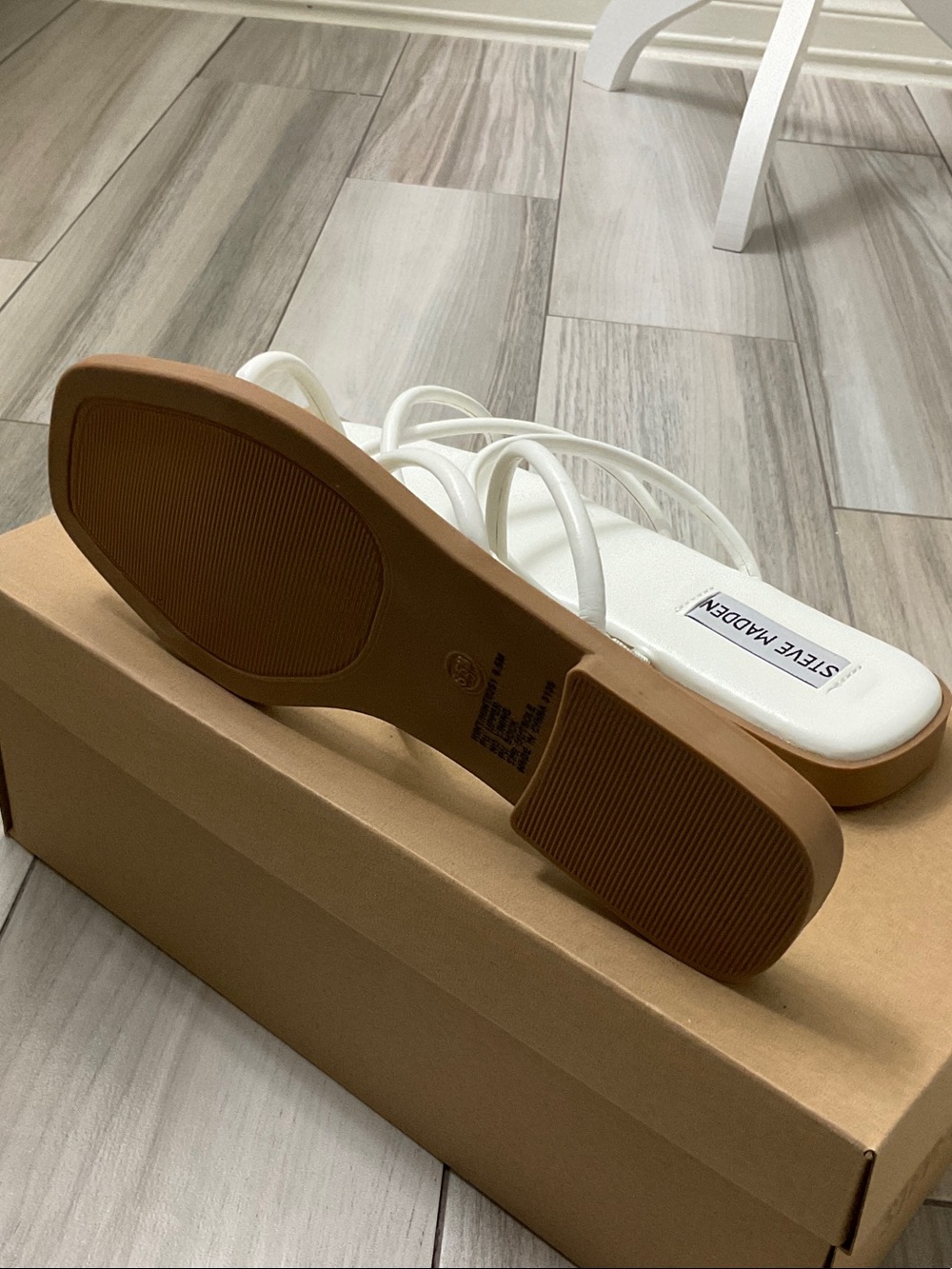 Steve Madden White Strappy Toe-Ring Slide Sandals - Picture 3 of 6